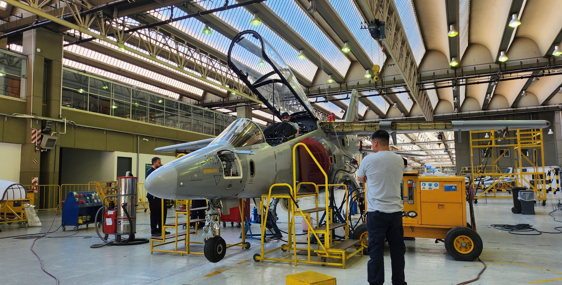 Ensayo de tren de aterrizaje de IA-63 Pampa