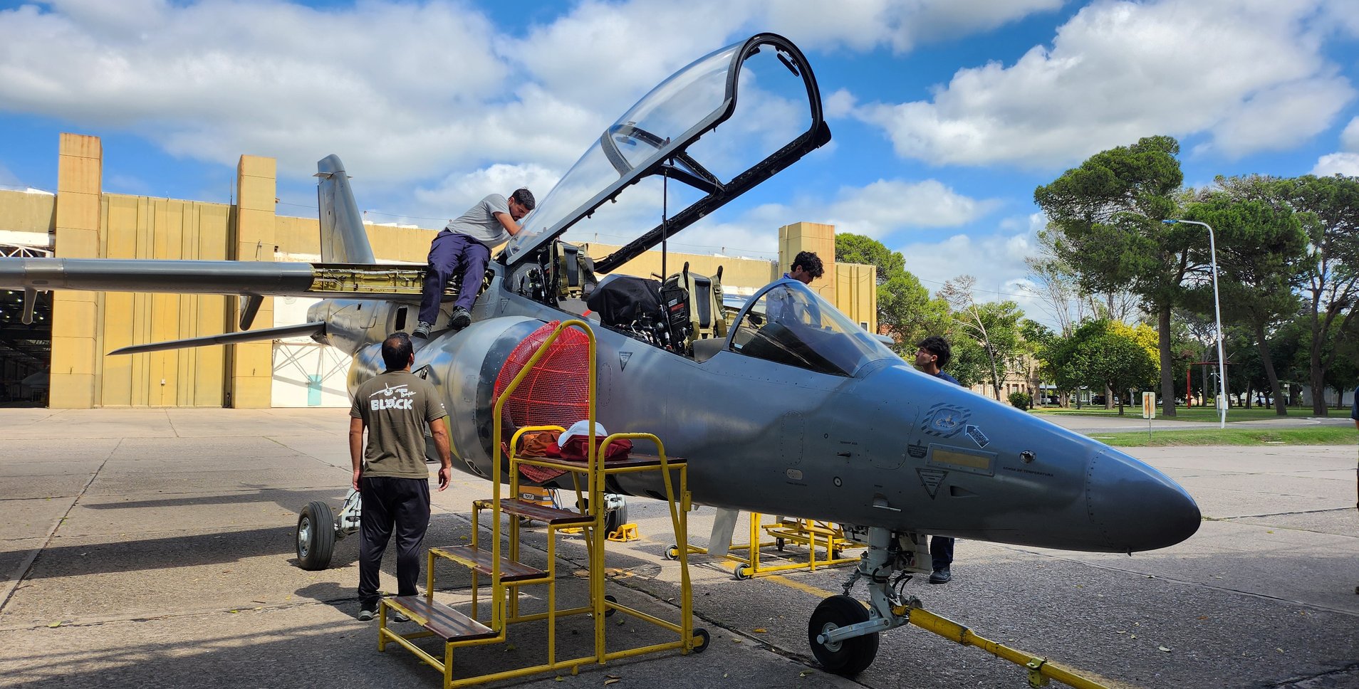 Montaje de cúpula de IA-63 Pampa