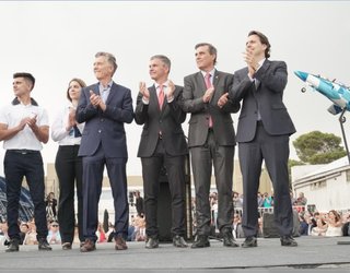 El Presidente Macri presentó los 3 aviones Pampa III que FAdeA entregará a la Fuerza Aérea