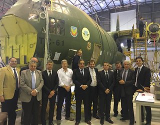 El Ministro de Defensa Julio Martínez visitó las instalaciones de FAdeA