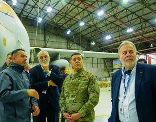 El ministro Presti se comprometió ante los trabajadores a “dar vuelta” la realidad de FAdeA